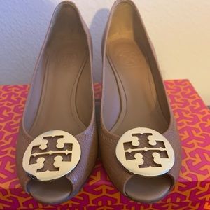 Tory Burch - Sally 2 Open Toe Wedge
